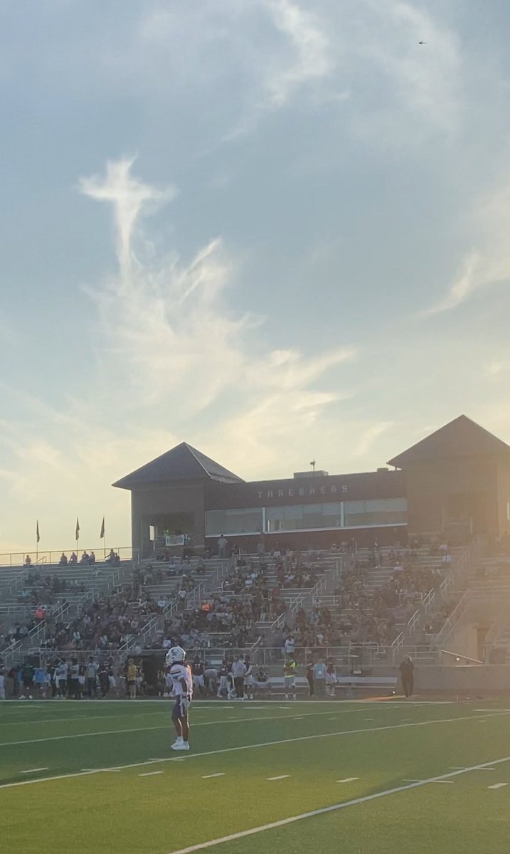 God is in control!! Picture tonight in ball game!!! Honor God!