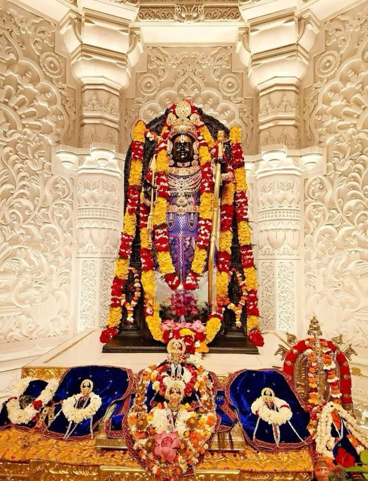 JAY_NATH_JI_KI's tweet photo. पत्थर पर क्या लिखा गया
 था .....
कि वो पानी पर तैरने लगा
 देखते हैं किसको उत्तर आता है🚩🌿 https://t.co/TeuxxEaM6O