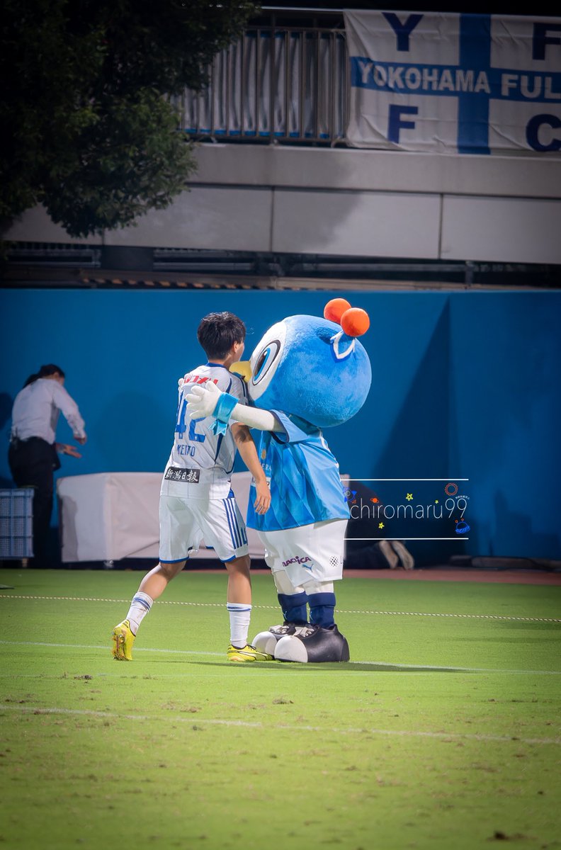 chiromaru99's tweet image. ハシケンくんとフリ丸
#フリ丸 #橋本健人 選手 #yokohamafc