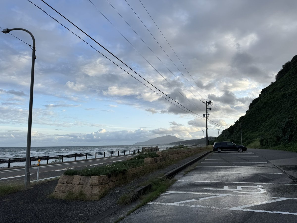 tani_daisuke's tweet photo. 日本海某所。それなりに楽しいほぼ貸切。せっかくのおろしたてキールフィンをガリってしまったが…プライスレス。

日本海側転勤、覚悟完了。

#ソフトボード
#softech
 #僻地勤務 https://t.co/DDhgm8tAkD