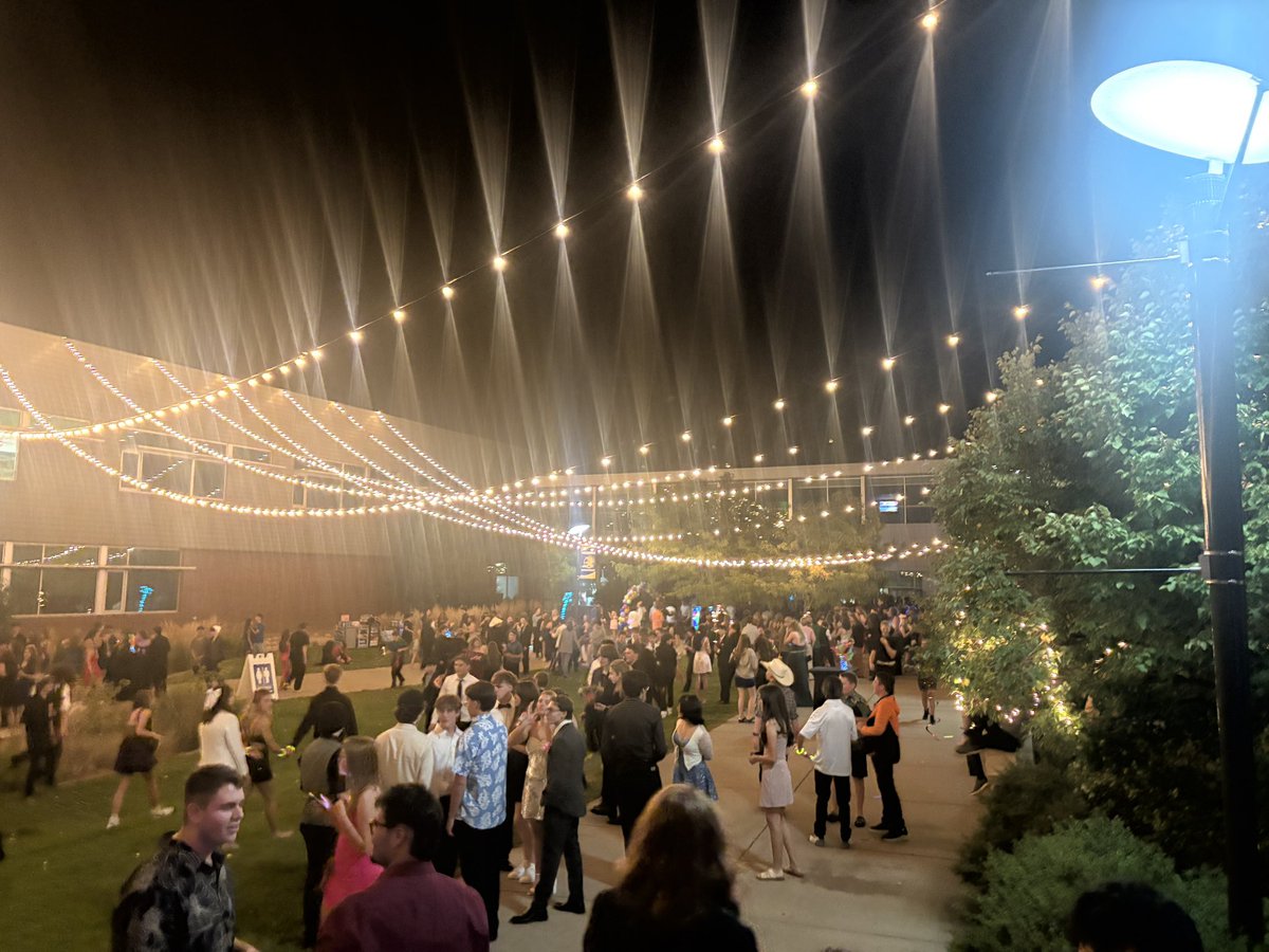 Frederick_HS's tweet image. Homecoming 2025 is off to a great start!  Enjoy your dance and have a safe night Golden Eagles!  @svvsdsupt @svvsdbissonette #StVrainAdvantage #stvrainstorm #PublicSchoolAdvantage