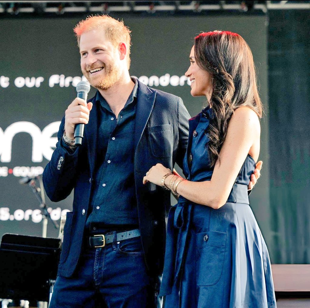 magelica151515's tweet photo. Harry and Meghan attended the One805 Live event to support First Responders in California. Love seeing them show up for a great cause and having fun.
#PrinceHarry #DukeofSussex
#MeghanDuchessofSussex
#MeghanSussex
#IconicCouple
#ShowUpDoGood https://t.co/9SwiBDs5Y2