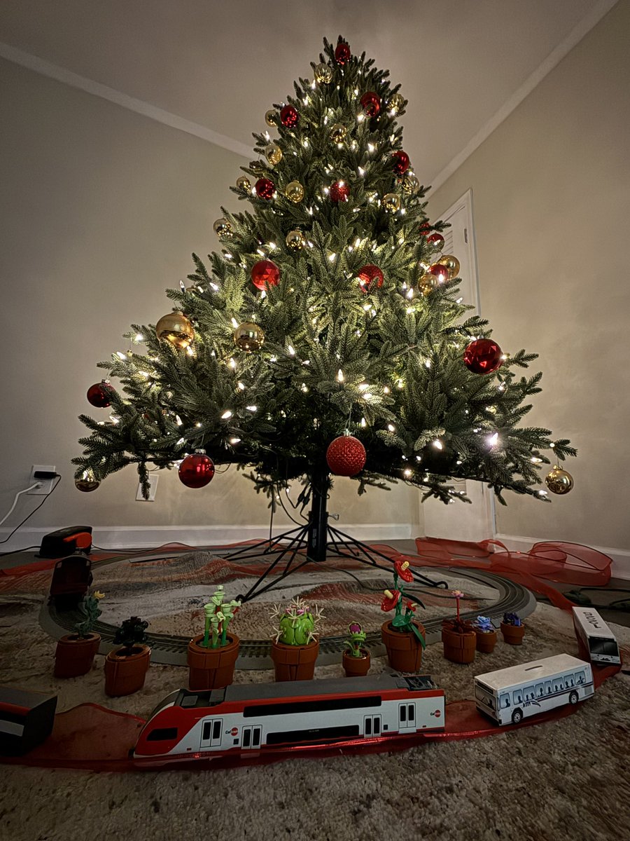 Happy Caltrain electrification anniversary eve to all who celebrate 🚂⚡️🎄