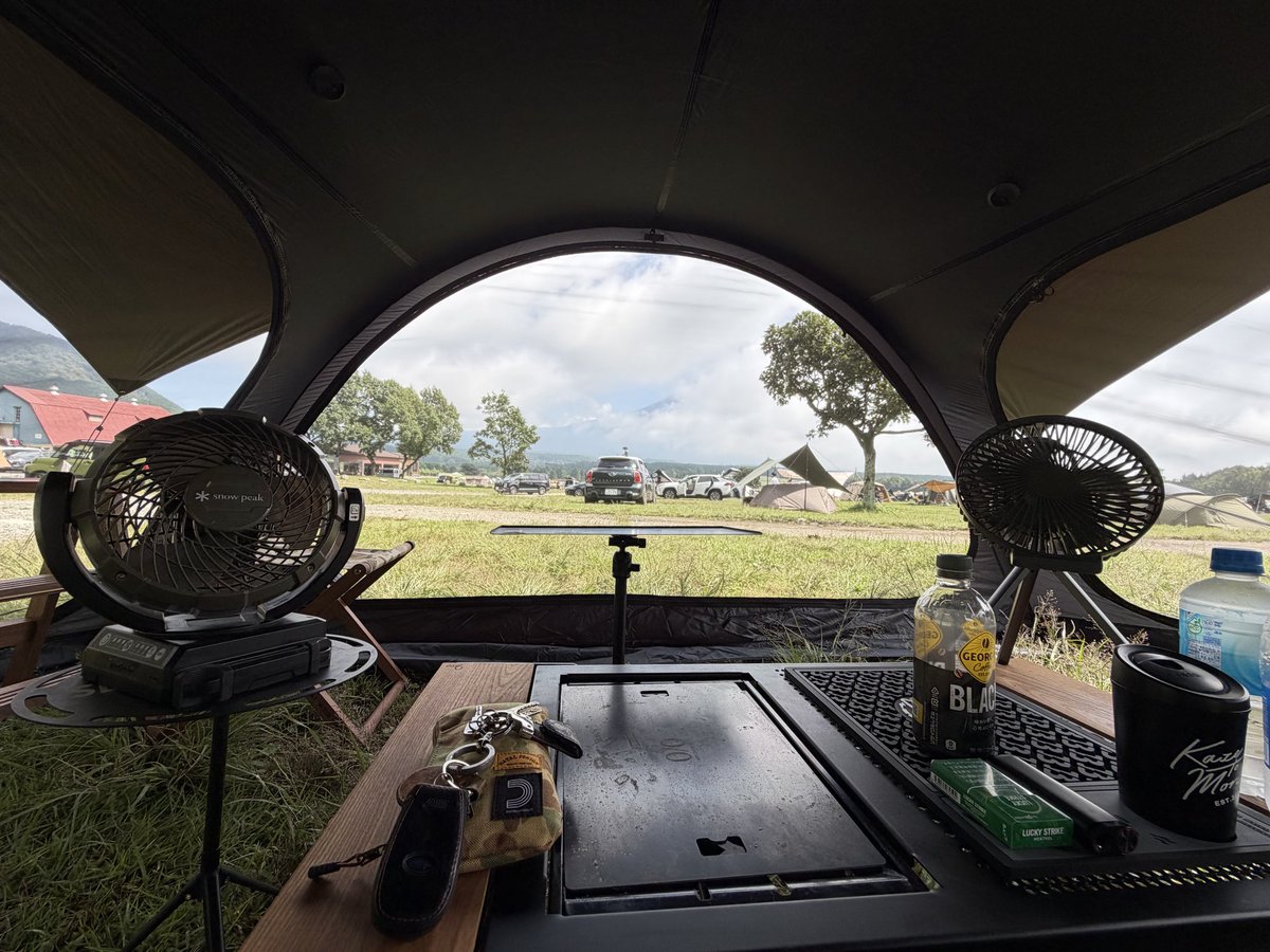 月曜休みにして、今回はふもとっぱら。
先週断念した新幕初張り。

#ふもとっぱら 
#tenter