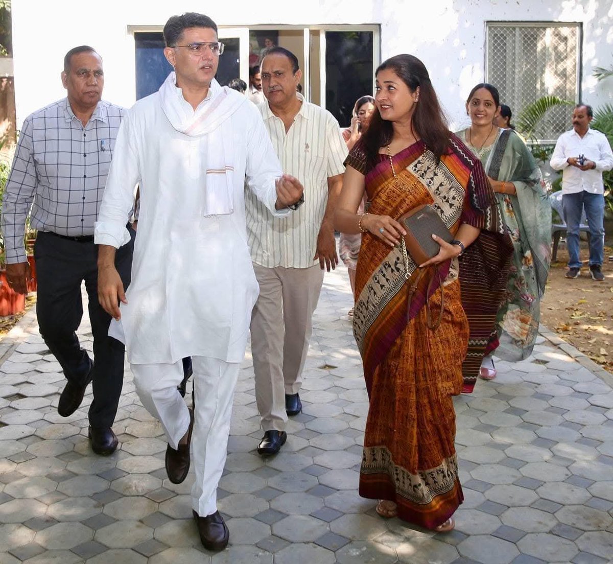 महिला कांग्रेस की राष्ट्रीय अध्यक्ष अल्का लाम्बा जी आपको जन्म दिवस की ढेर सारी शुभकामनाएं <a href="/SachinPilot/">Sachin Pilot</a> <a href="/LambaAlka/">Alka Lamba 🇮🇳</a>