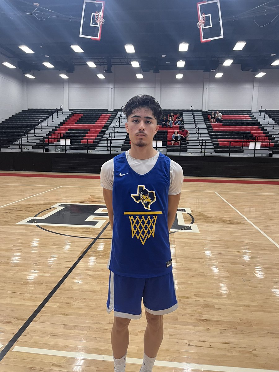 Player of the game 
Eastwood vs Carlsbad 
Julien Falk-Ramirez
Eastwood, #3
2027, 6’0, PG
13 points 
4.0 GPA