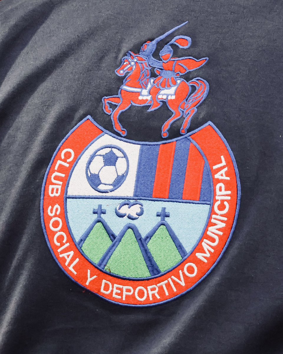 Rojos_Municipal's tweet image. ¡Bendito escudo, cuánto te amo! 
#CSDM #MunicipalEsPasión ❤️💙