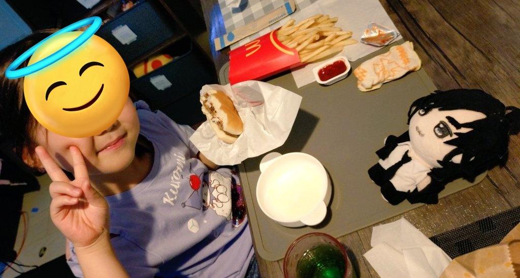 ri_chan3350's tweet photo. せっかくひろじが歌ってくれてるからマック食べたいなぁ
と、今日のお昼はこれです🍔
#月見バーガー2025 #宮本浩次 https://t.co/0PoIhOpxuU