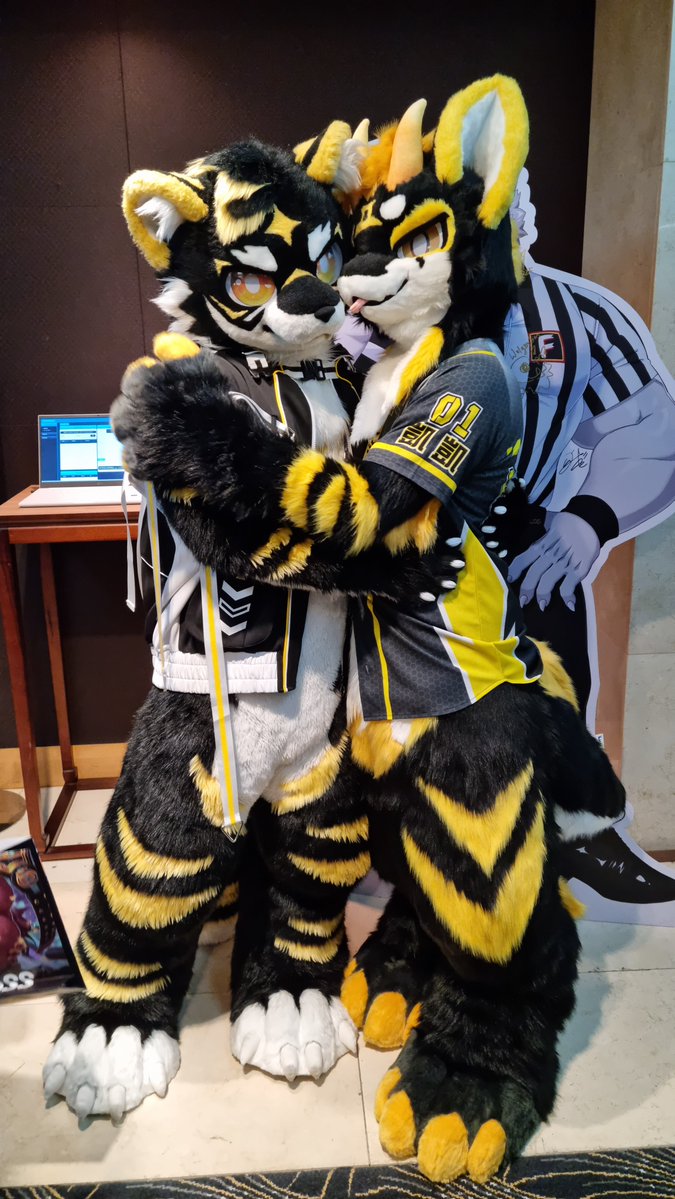 Mongfell's tweet image. 💛🖤Coolguys🖤💛 
#Furstclass