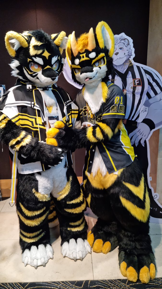 Mongfell's tweet image. 💛🖤Coolguys🖤💛 
#Furstclass