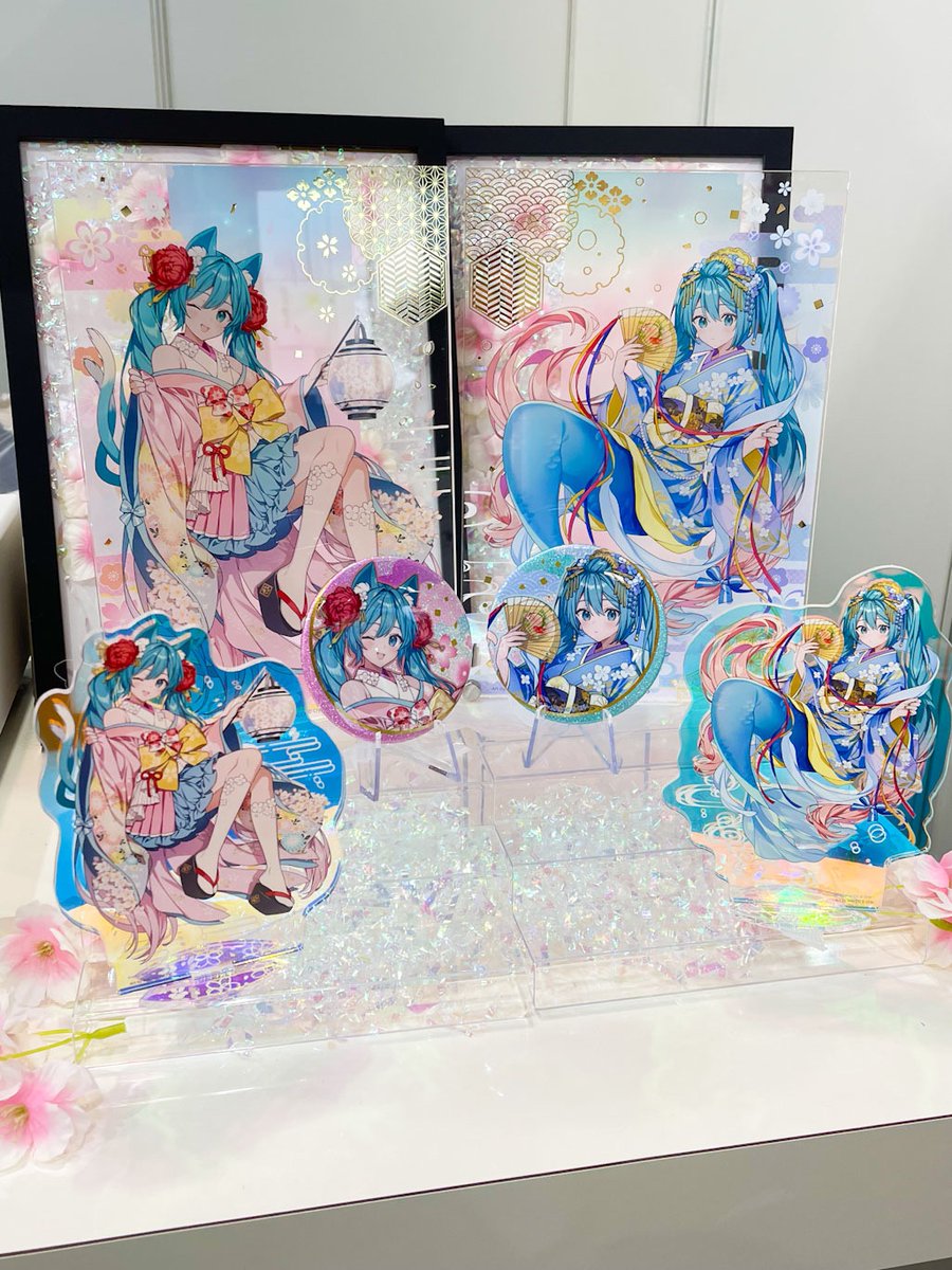 TWINCRE_EVENT's tweet photo. 【撮影スペース①】
ブース内に本日販売グッズを展示しております。
撮影可能ですので、ぜひ撮影&amp;ポストをお願いいたします📸
※「あやかしステージ」の「旧鼠」ぬいぐるみは販売はございません。
#京まふ　#kyomaf  #初音ミク https://t.co/uWKbl4iGAp