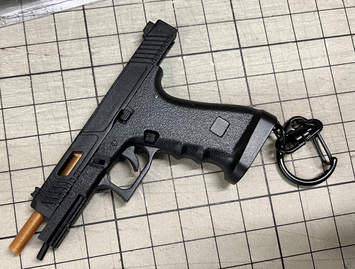 echigoyAkiba_EC's tweet image. キーホルダーです！

G34 TTI キーチェーン　¥1,200-
再現度はミニマムながら凄いですね！
スライドも作動して指が入らないけどトリガーも引けます😊
マガジンも勿論抜けます

宜しくお願いします😊
#キーホルダー
#キーチェーン
#TTI
