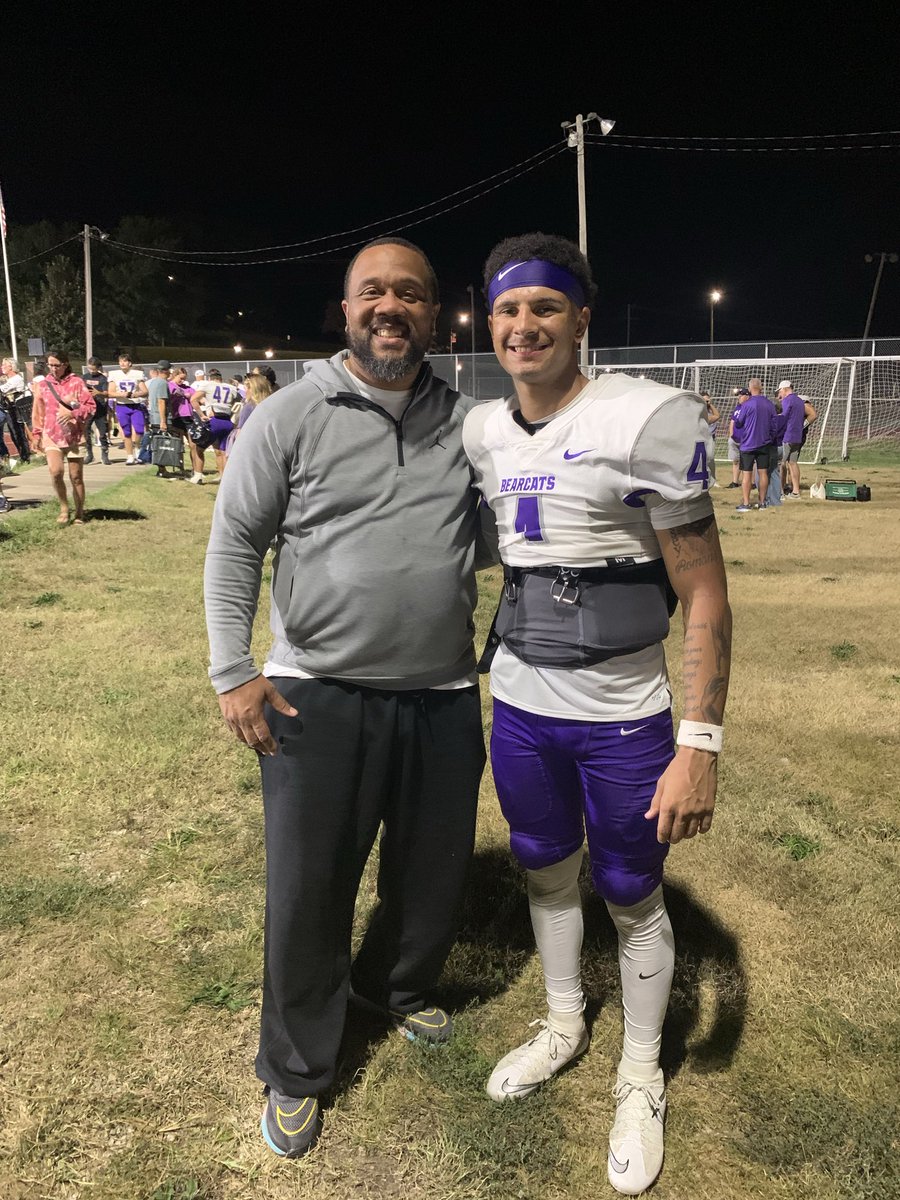 ADCoachG's tweet image. 191 3 TDs and a receiving TD! Most important got the W!! #WakeUpCall @SaundersJaron22 💪🏾🏈
