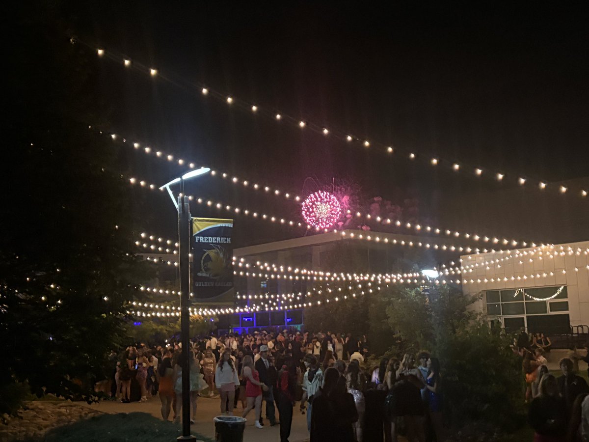 Frederick_HS's tweet image. Students dancing were able to catch a glimpse of the show @TownofFrederick!