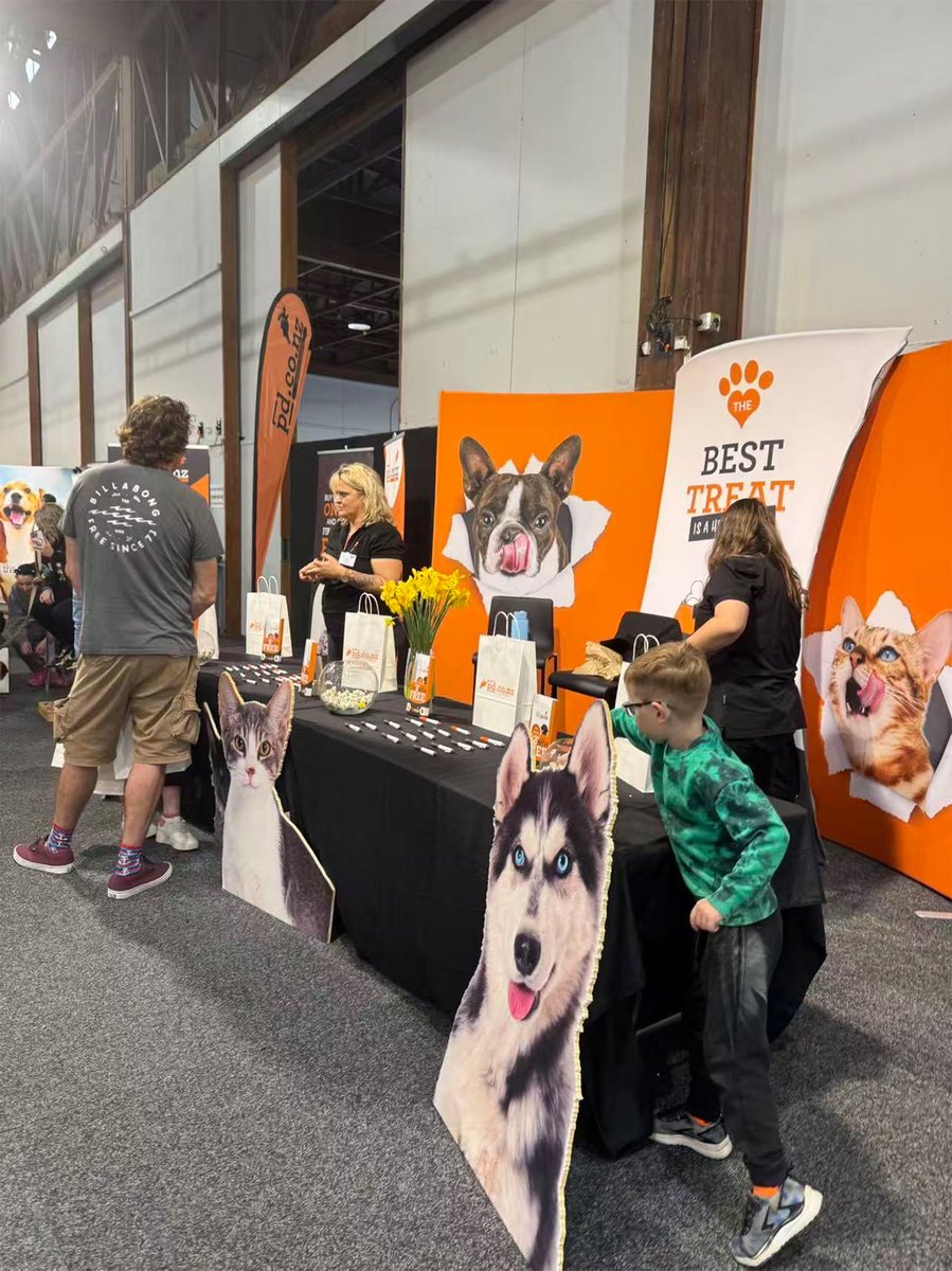 dogadogo2023's tweet image. ✈️ DGDG traveled to Auckland, New Zealand to finalize our upcoming artist collaboration.
We were also honored to be invited to join the Auckland Pet Expo, showcasing our vision for stylish &amp;amp; functional pet wear.Stay tuned — the co-creation pieces are coming soon! 🎨🐾
#DOGADOGO