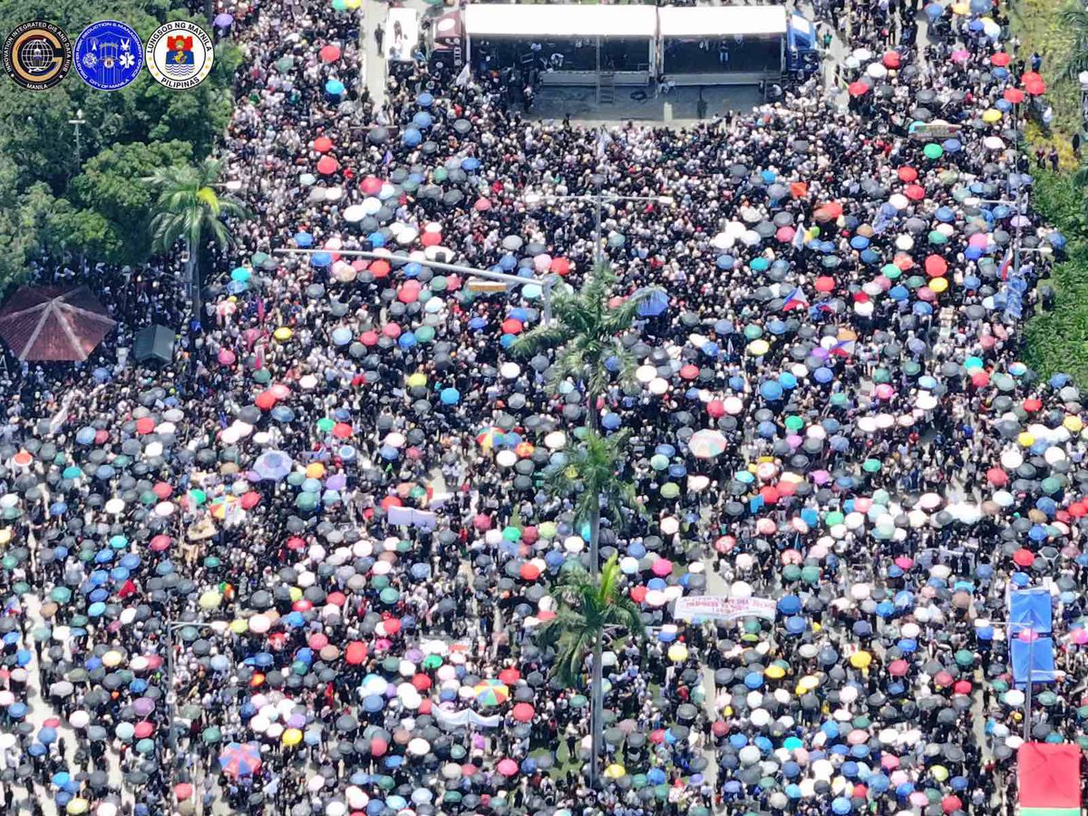 inquirerdotnet's tweet image. LOOK: As of 10:45 a.m. on Sunday, September 21, the Manila DRRMO estimates that around 49,000 people have gathered at Luneta Park for the anti-corruption rally. | 📷: Manila PIO/Facebook
· Watch our special coverage here: inqnews.net/Sept21rallies
· Follow our live updates at…