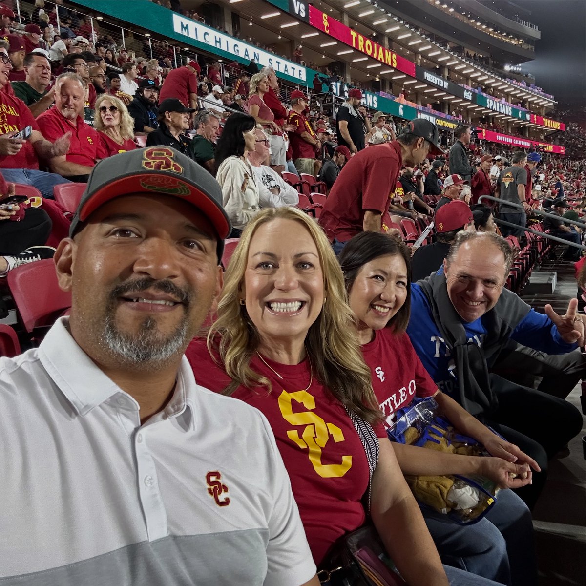 HedaAlcala's tweet photo. #uscselfie https://t.co/vmjbgSWEK1