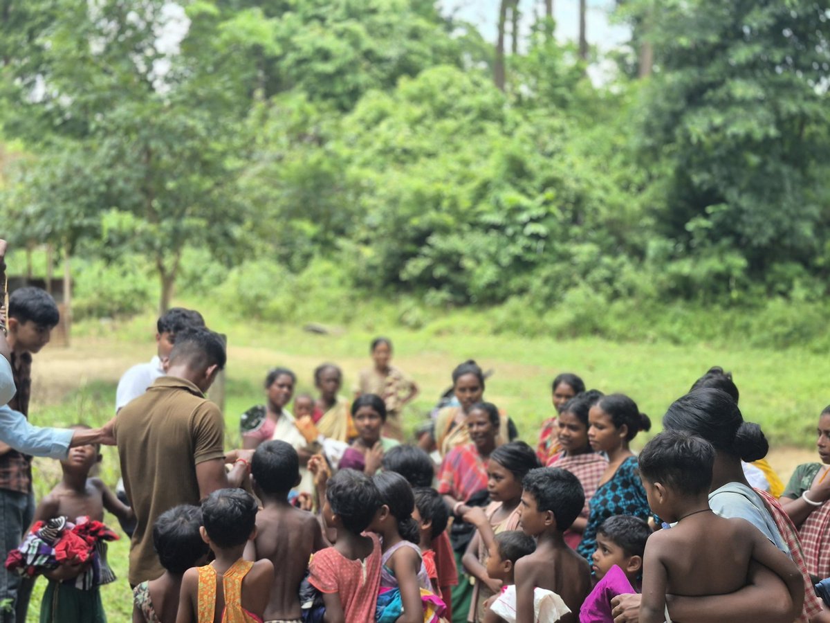 ABVPTripura's tweet image. এবিভিপি গোমতী জেলা অন্তর্গত অমরপুর নগর শাখার উদ্যোগে মুন্ডা কলোনি এলাকায় বস্ত্র বিতরণ কার্যক্রম করা হয়। 
#ABVPTripura #StudentsForSeva