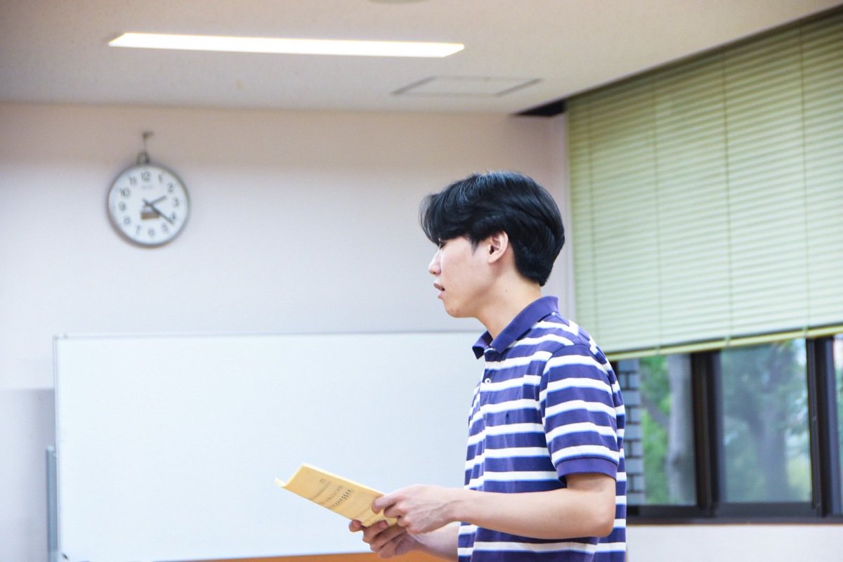 皆さまこんにちは！石森美咲と申します！1枚目の写真でヘラヘラしているのが私です。以後お見知りおきください。稽古も中盤に差し掛かりまして動き付けが始まりました。可能性を広げつつも整える作業。意外とこの時間が好きです。共演者からも毎日色んなことを学びます。今日は何が起こるか。愉しみ。