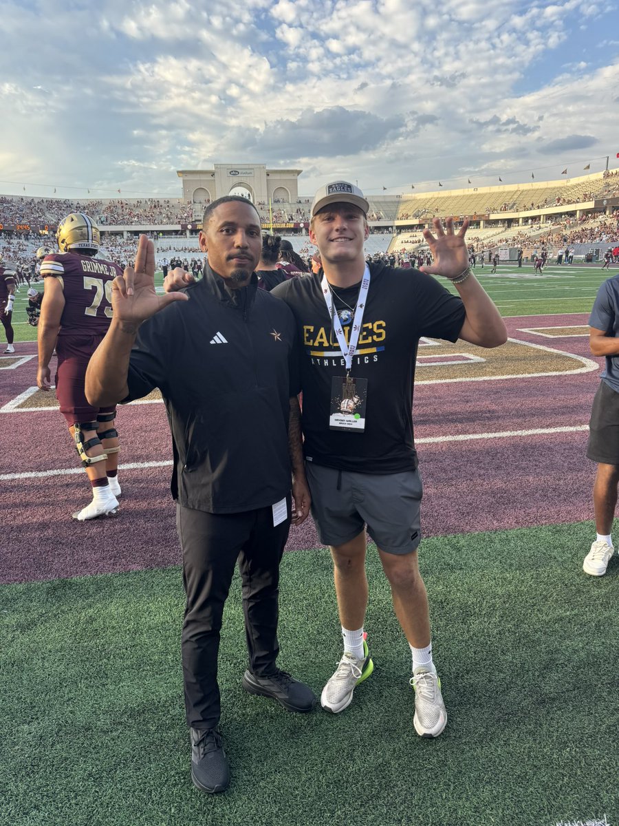 HayWall2027's tweet image. Thank you to @TXSTATEFOOTBALL @TrustMyEyesO @BWells409 and @CoachPeveto for believing in me enough to give me my first FBS offer. 
#TakeBackTexas #EatEmUpCats 

@CoachN_4Christ @coach_mullinnix 
@Recruit_DFW @BDPRecruiting @TFloss32 
@GPowersScout @JClarkHFB247 @TXRecruits