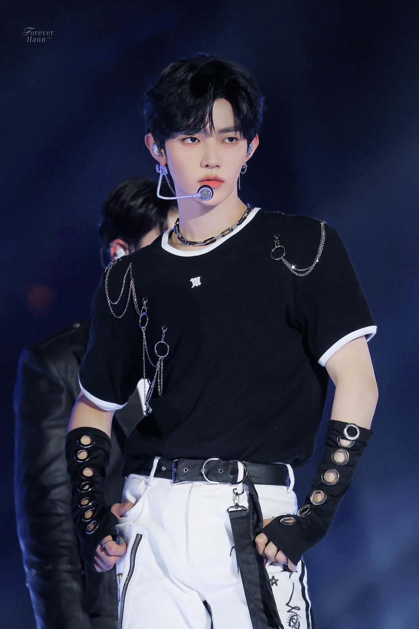 ジャンハオ着用　黒　長袖Tシャツ　ZEROBASEONE zhanghao 章昊 ジャンハオ着用 黒 長袖Tシャツ ZEROBASEONE zhanghao 章昊