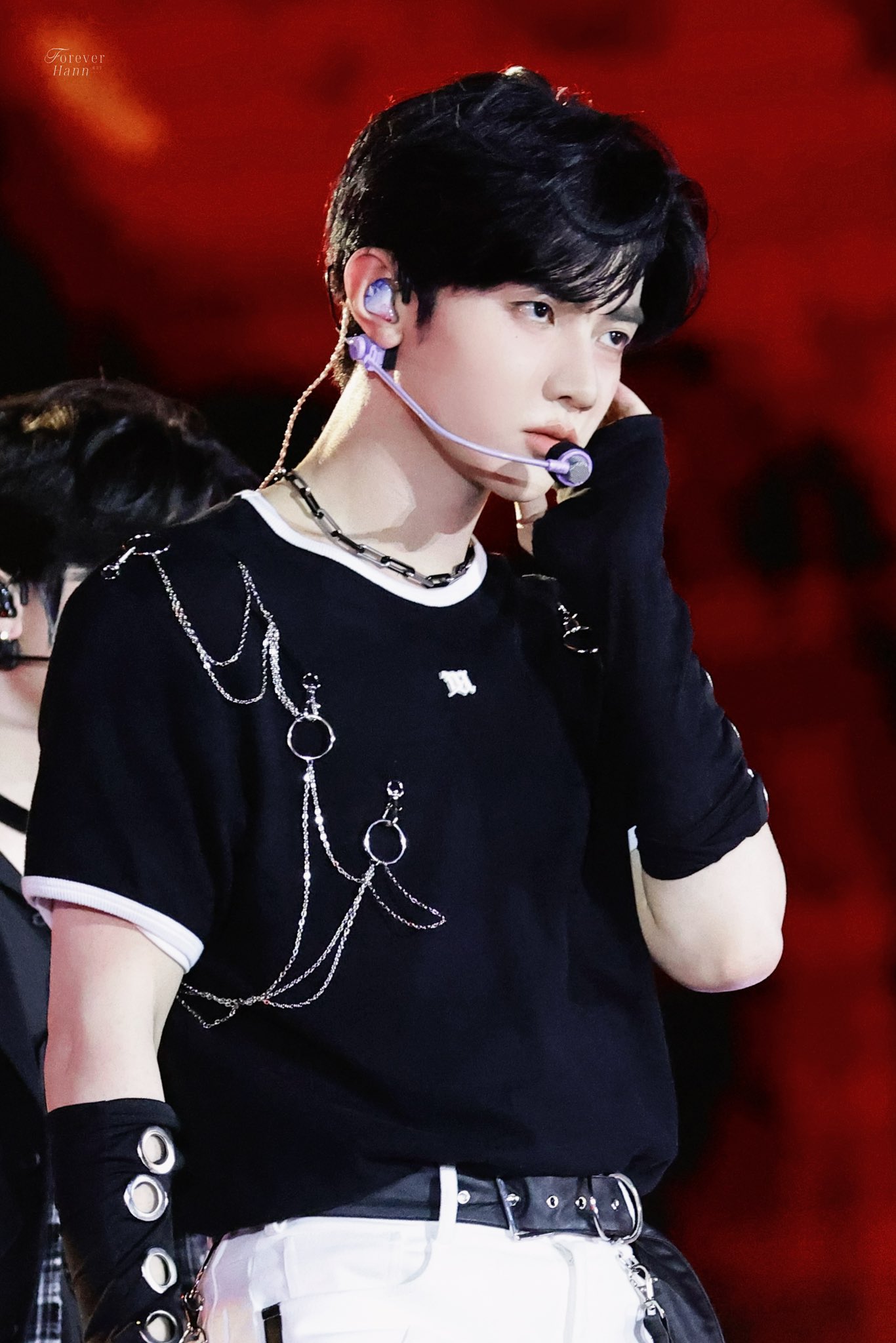 ジャンハオ着用　黒　長袖Tシャツ　ZEROBASEONE zhanghao 章昊 ジャンハオ着用 黒 長袖Tシャツ ZEROBASEONE zhanghao 章昊