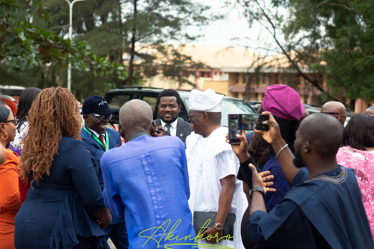 MuyiwaAkinboro's tweet photo. For even the Son of Man did not come to be served, but to serve…

Service is the real essence of leadership, service to our creator and to humanity.

When we lift others, we all rise.

Have a blessed Sunday. 

#AareSpeaks #ServantLeadership #Aarenation #PROJECTBAR
#AareOlumuyiwaAkinboroSAN