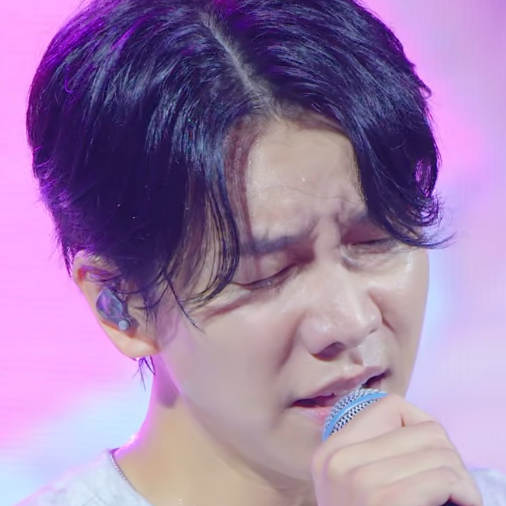 Oh my 😮‍💨 how to become that tiny drop of sweat that's clinging with all his might onto his earlobe?! 🤭🫠🩷

📌youtu.be/XJ8CriBOilU?si…

#LEESEUNGGI #이승기