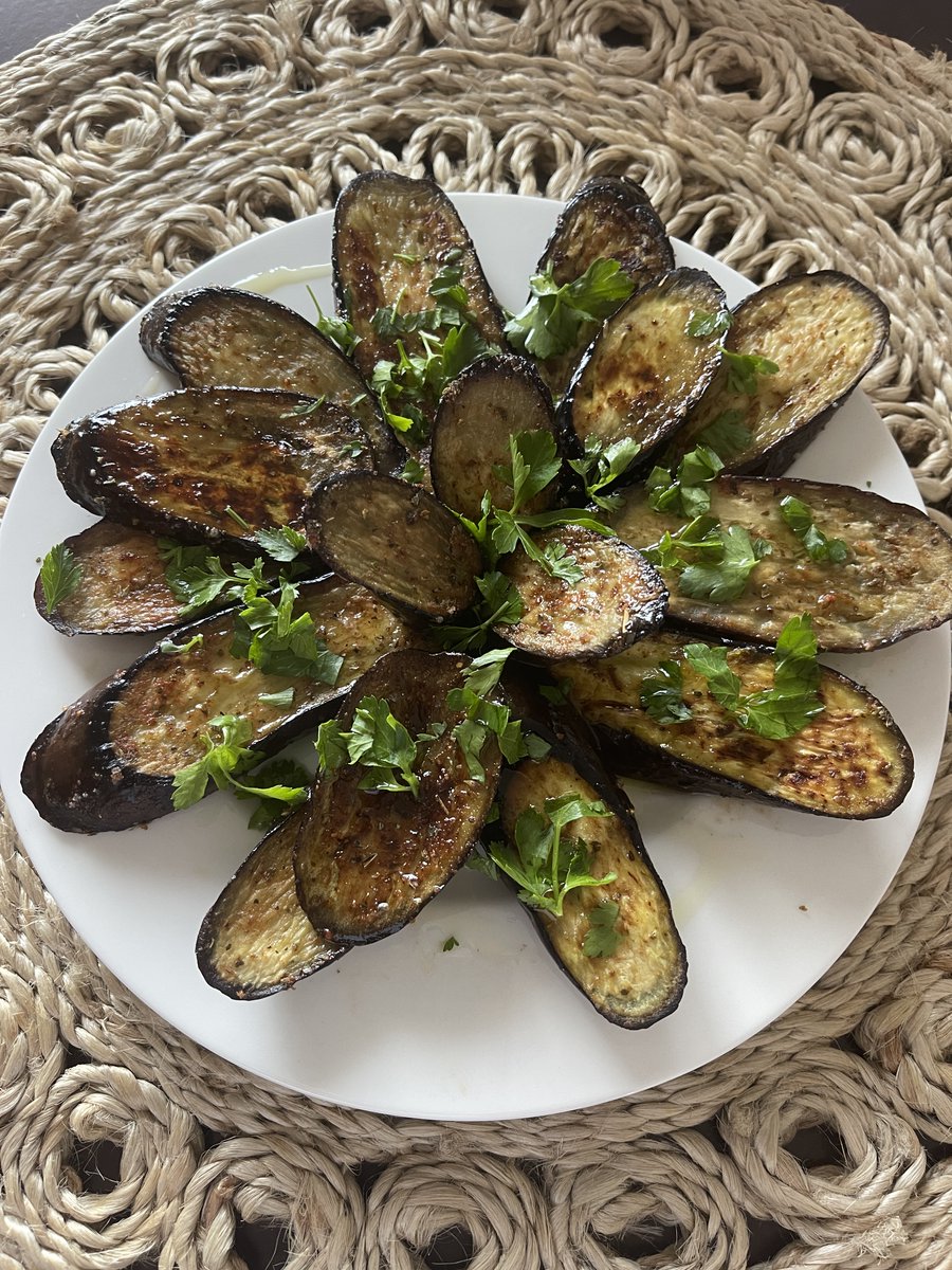🌸 Honest Artistry with Organic Vegetables
When food becomes art, you don’t just taste it — you feel it.
Made with love, served with intention, and shared to inspire. Because every meal deserves a touch of artistry. 🌿✨
#almashealthycooking #almasrecipes #eggplantappetizer