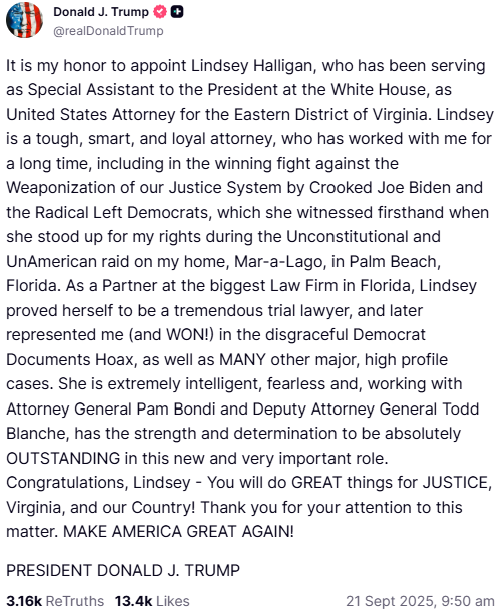 zoiezoe__'s tweet photo. #Trump #SpecialAssistant #WhiteHouse https://t.co/0tgwGLyckS
