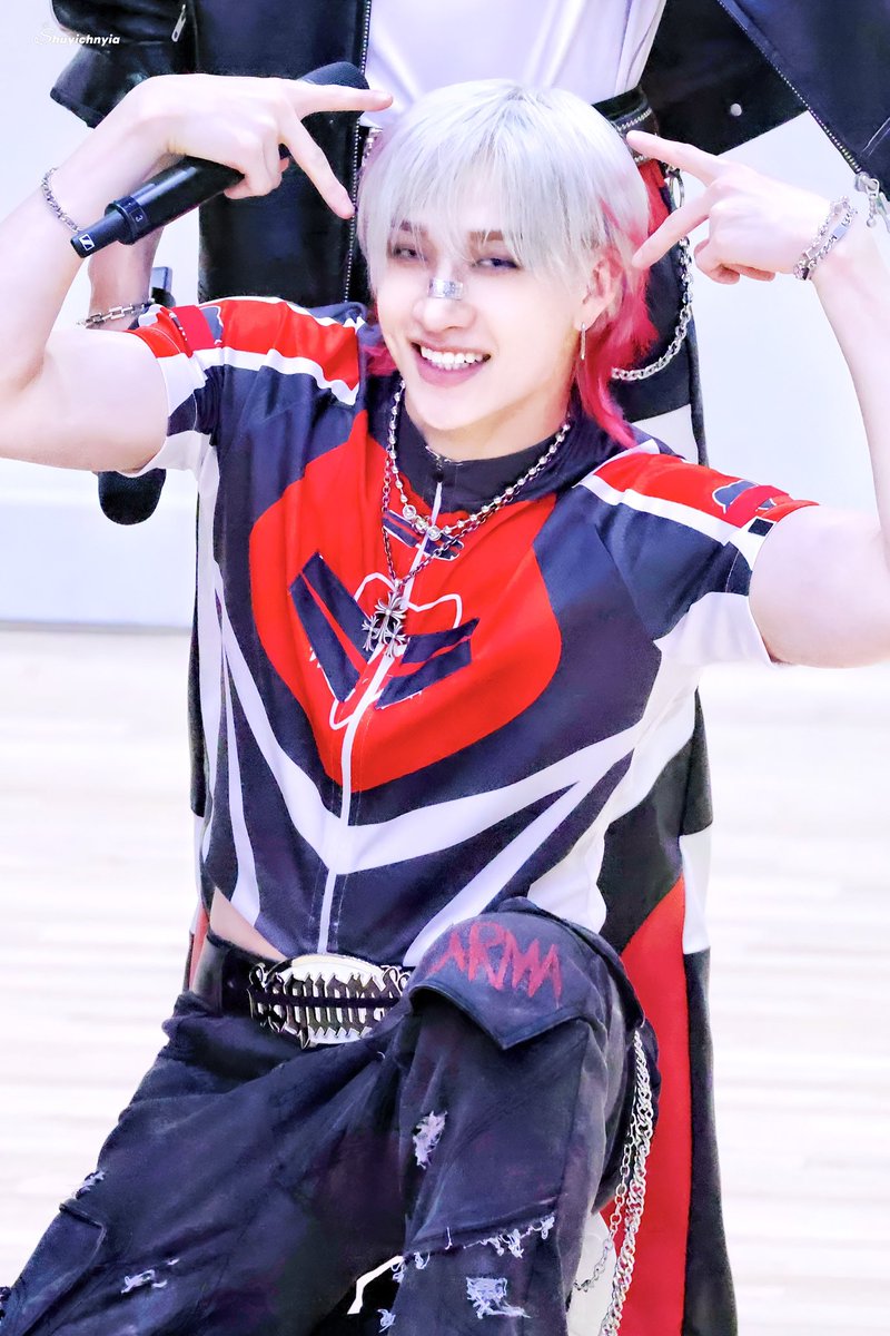 PandaByHeart_'s tweet photo. Redoing mine. 
THIS is what my happiness looks like. 🖤✨ https://t.co/BhQmpRtXAJ
