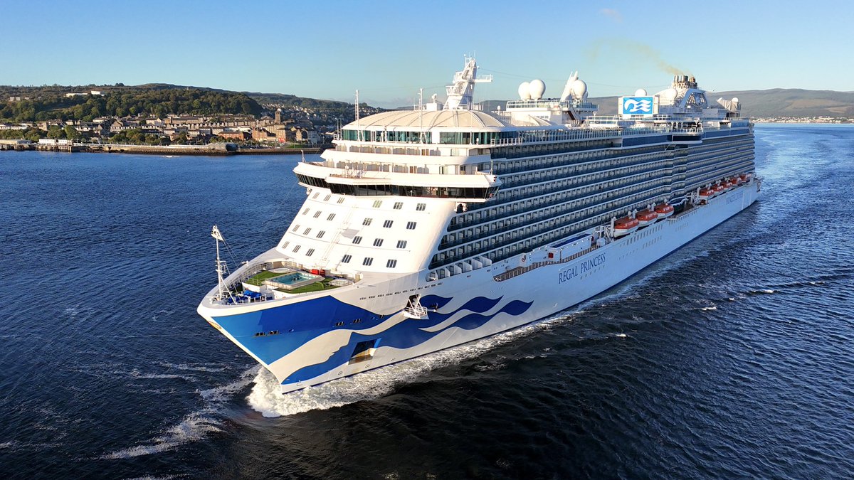 mjgardner73's tweet photo. The #RegalPrincess sailing up the #Clyde as a visitor on a beautiful morning like this must be pretty cool. @PrincessCruises @ThePhotoHour https://t.co/zBHUVqfdBL