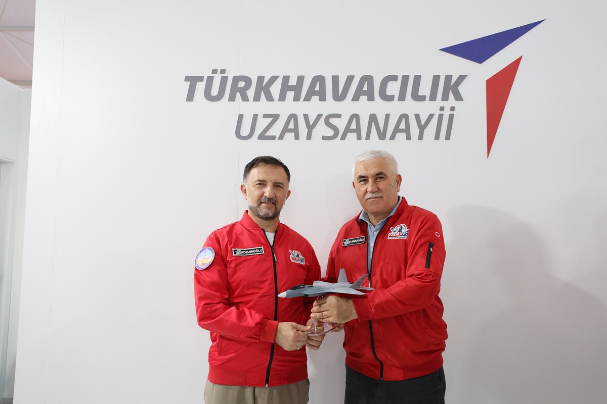 Rektörümüz Prof. Dr. Rahmi Er ve Genel Sekreterimiz Sayın Nurullah Nurdoğan, İstanbul Atatürk Havalimanı’nda gerçekleşen TEKNOFEST’te TUSAŞ Genel Müdürü Dr. Mehmet Demiroğlu’nu  ziyaret ederek potansiyel iş birliklerini değerlendirdi. <a href="/rahmi_er/">Rahmi Er</a> <a href="/dr_mdemiroglu/">Dr. Mehmet Demiroğlu</a> <a href="/TUSAS_TR/">Türk Havacılık Uzay Sanayii</a>