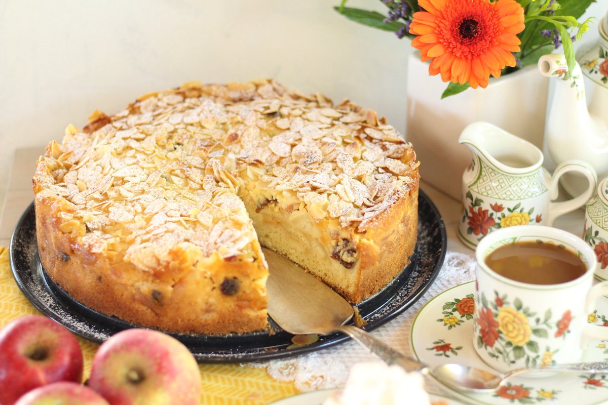 LECKERSTER APFELKUCHEN MIT SCHMAND UND MANDELN! 🍎 APFELKUCHEN BACKEN 🍎 R... youtu.be/iDaceJQxBoo?si… via <a href="/YouTube/">YouTube</a>