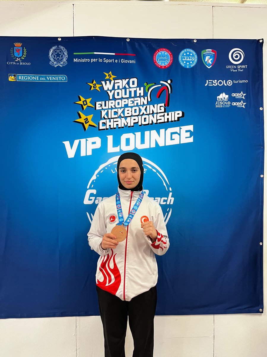 Milli Gururlarımızdan Avrupa Şampiyonası’nda
Bronz Madalya 🥉🇹🇷 

Selçuklu Belediyespor Kulübü sporcularımız Kübra İnceli ve Reyyan Kubilay, İtalya’da düzenlenen Kick Boks Avrupa Şampiyonası’nda üçüncülük elde ederek bronz madalya kazandı.

Avrupa arenasında elde edilen bu