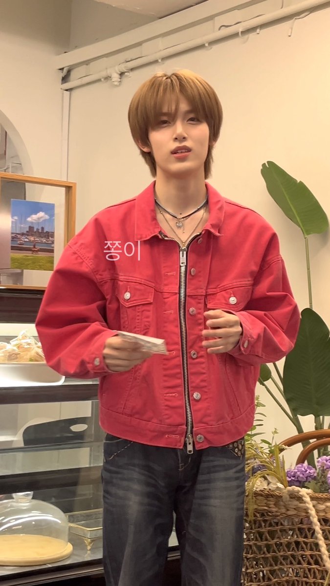 마사토 미담공유합니다
질문한거에는 꼭 눈을 마주치면서대답을해줍니다
카메라도아닌 인간쫑이를 쳐다봐줌
너무다정한남자는아무래도꼭데뷔를해야겠죠