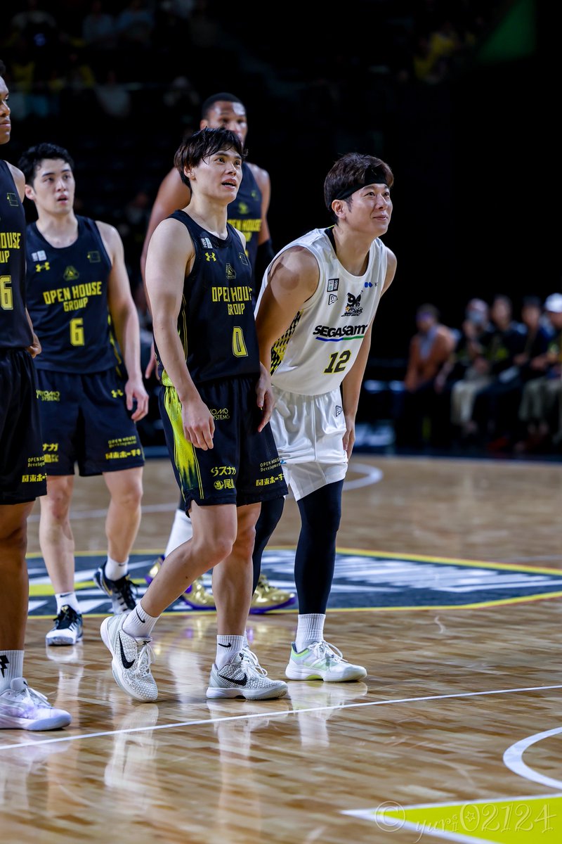 れーやくんと再会🤝🏻
アップのときからゆうま話しかけたさそうに探してたっぽかったけどタイミング合わずで、やっとコート上で😂