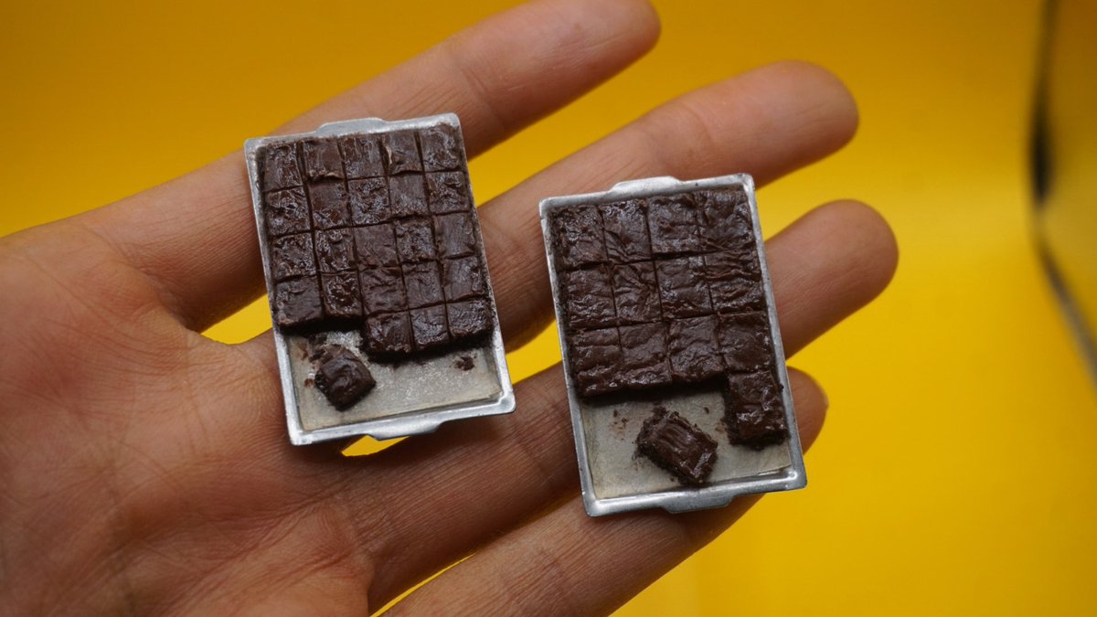 kyliesminis's tweet photo. fudgy brownies going in the shop today at 8am pst 🍫 

#miniature #miniatures #mini #minifood #handmade #polymerclay #foodie #dailymini #art #fyp #fy #brownies https://t.co/ypvNtRFyUF