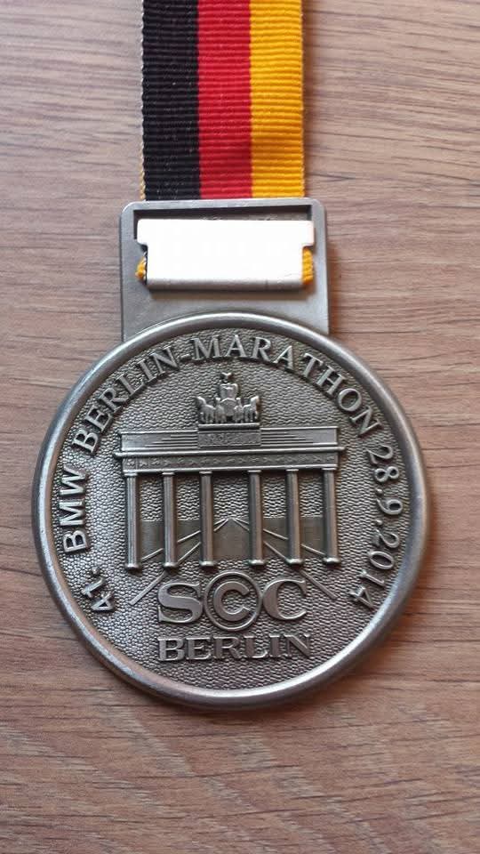 Momenteel lopen weer vele dappere lopers de marathon van Berlijn. Voor mij was deze marathon het debuut als marathonloper in 2014. Een geweldige ervaring en bovendien toch wel de mooiste die ik gelopen heb.