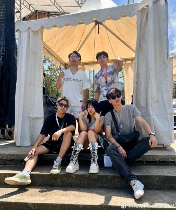 StarNest tweet media