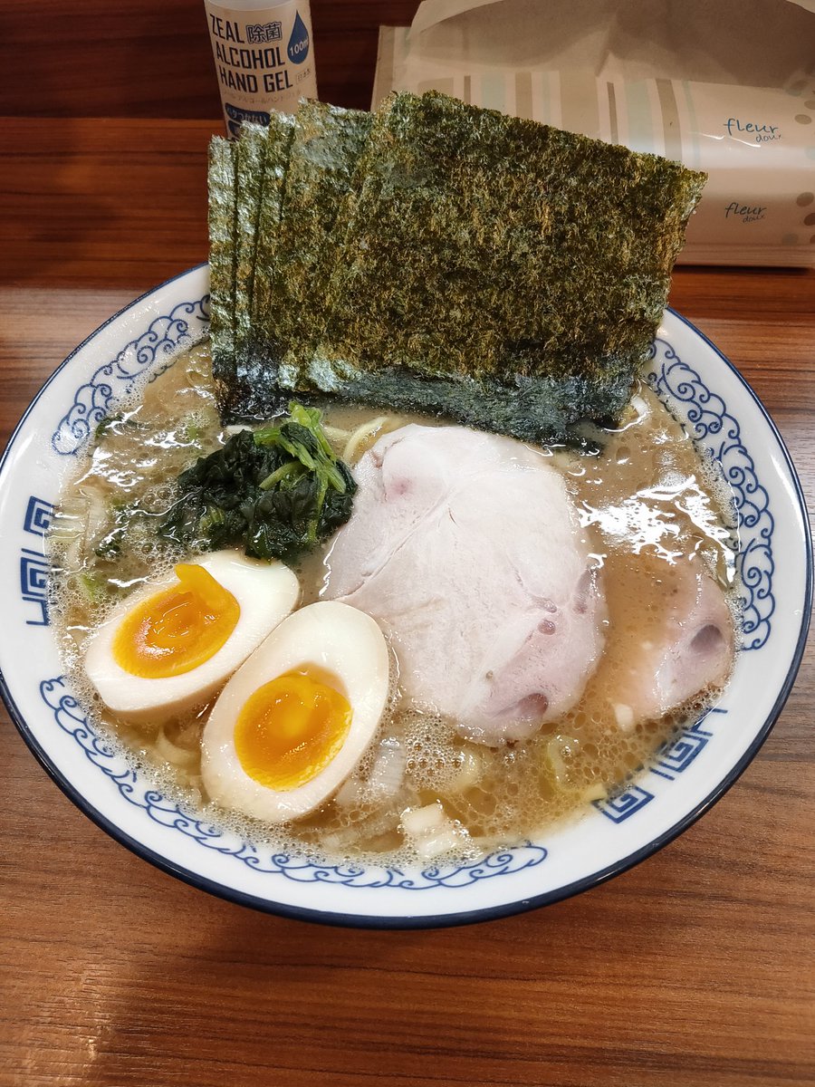 rikinomori's tweet image. 横浜豚骨醤油ラーメンYOLO＠江古田
のり味玉ラーメン(お好みおまかせ)＋ライス(1st Anniversaryカード使用)
これから👹☔が降りそうな空模様ですがYOLOさんへ🚋🚶で食べに来ました😅、キャベチャー売切れ残念でも美味しく頂け完飲完食ご馳走様です😋。🙏
#横浜豚骨醤油ラーメンYOLO
#ラーメン
#江古田