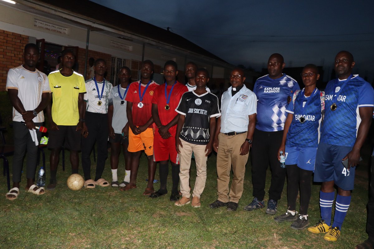 Yesterday, the Faculty of Law hosted a successful Sports Gala on its grounds. The teams participated in both indoor and outdoor games. This annual event aims to strengthen and promote unity among students at the faculty.