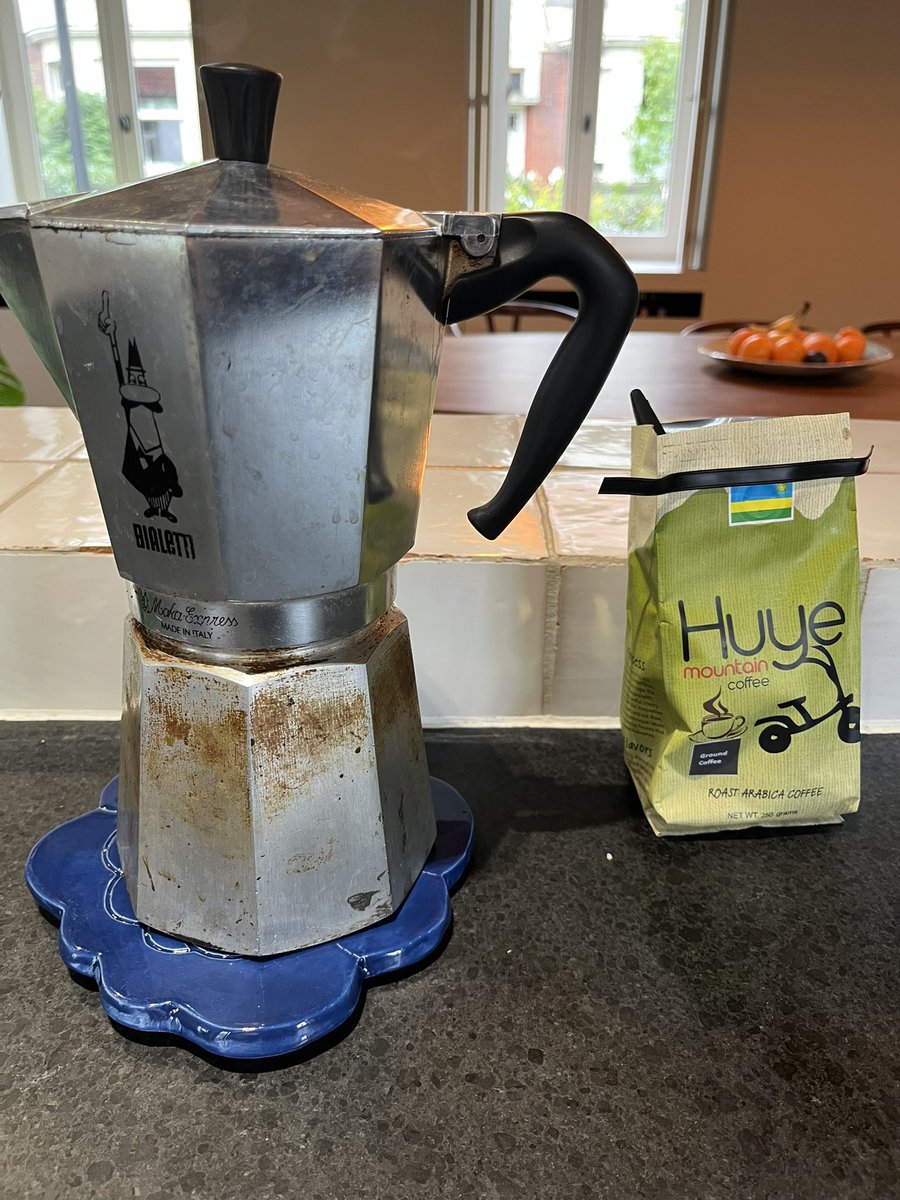 Niets beter dan een lekkere koffie uit <a href="/HuyeDistrict/">Huye District</a> Rwanda tijdens het WK wielrennen <a href="/UCI_cycling/">UCI</a> <a href="/sporza/">sporza</a> #Kigali2025. Succes Marthe Goossens!