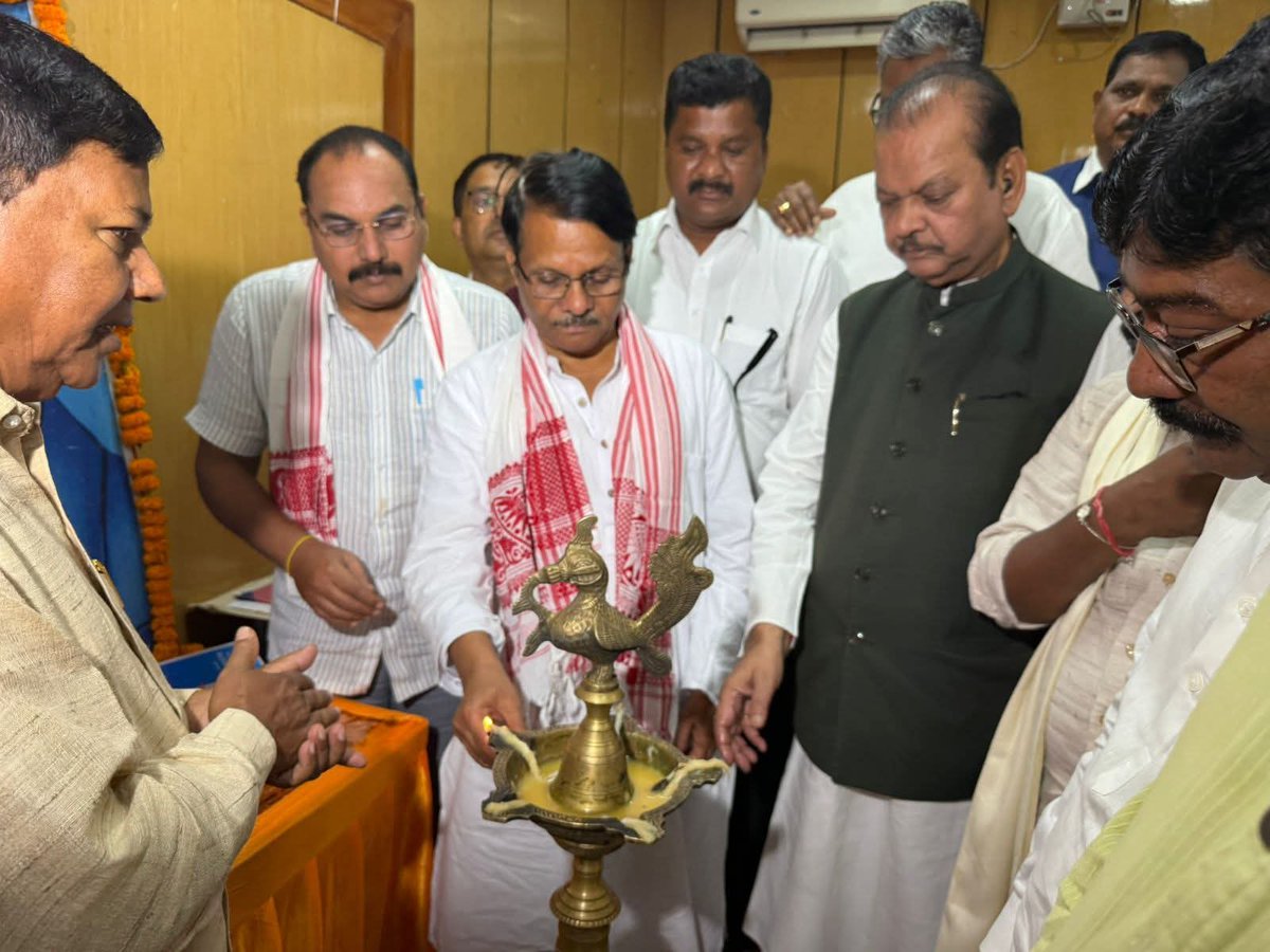 INCJharkhand_'s tweet image. 📍पुराना विधानसभा सभागार,धुर्वा, रांची

&quot;अनुसूचित जाति नेताओं के साथ सामाजिक उत्थान पर विस्तृत रूप से चर्चा के लिए एक कार्यशाला का आयोजन सी०डब्लू०सी० के स्थाई आमंत्रित सदस्य सह झारखंड प्रभारी श्री @KRajuINC के निर्देशानुसार माननीय विधायक, कांके श्री सुरेश बैठा के नेतृत्व में दीप…