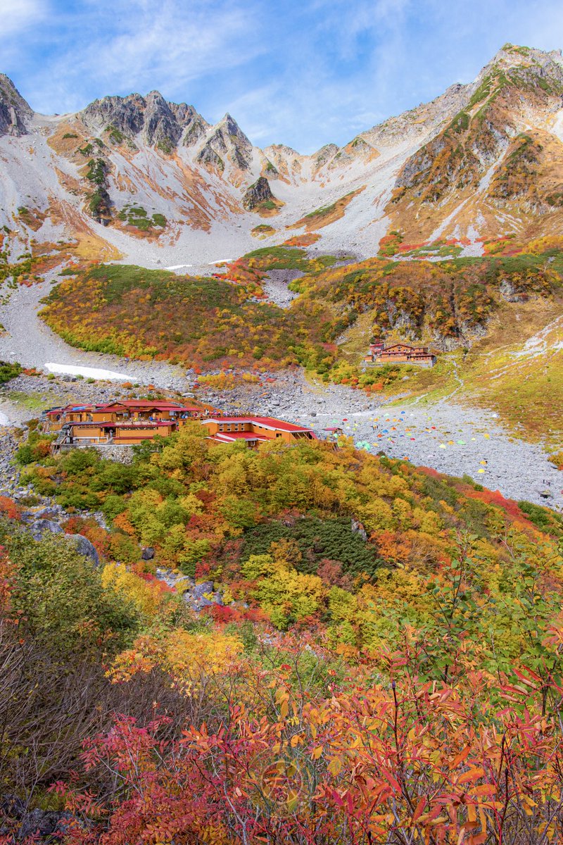 Toshi_photo_'s tweet image. 海外味が溢れる、山岳紅葉に彩られた秋の涸沢。