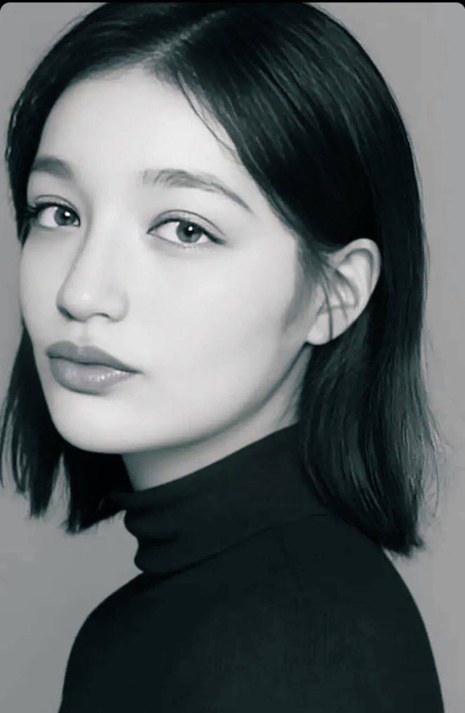 سارینا ۲۹شهریور۱۴۰۱ این عکس رو در چنل تلگرامش منتشر کرده بود و ۳۰شهریور، «وطنم بوی غربت می‌دهد»، آخرین جمله‌ایه که نوشته؛
بعدش برای همیشه اون همه آگاهی و نور خاموش شده...
#سارینا_اسماعیل_زاده