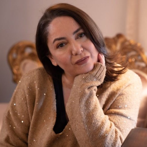 populicc's tweet photo. Sibel Taşçıoğlu'nun Kızılcık Şerbeti dizisinden ayrılma nedeni için yeni bir iddia öne sürüldü.

• Feyza Civelek, sette bir koltuğa işerken yakalandı ve suçu Sibel Taşçıoğlu'na attı. Çıkan tartışmanın ardından Sibel Taşçıoğlu'nun karakteri için "ölüm bölümü" yazıldı. (Mega Mag) https://t.co/1h2cBqQZon