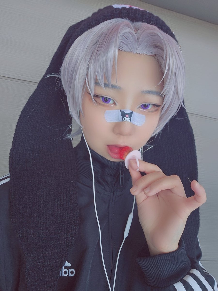 #코스어_𝕏친소 #코스어_𝕏트친소 #코스어_트친소 
와 정말 오랜만에 트친소 함 열어봐요
웹페 일요일 김래빈 팬싸버젼으로 다녀왔습니다
흔적 남겨주시면 대화나눈 분 위주로 성향 맞을 것 같은 분 찾아뵐게요~