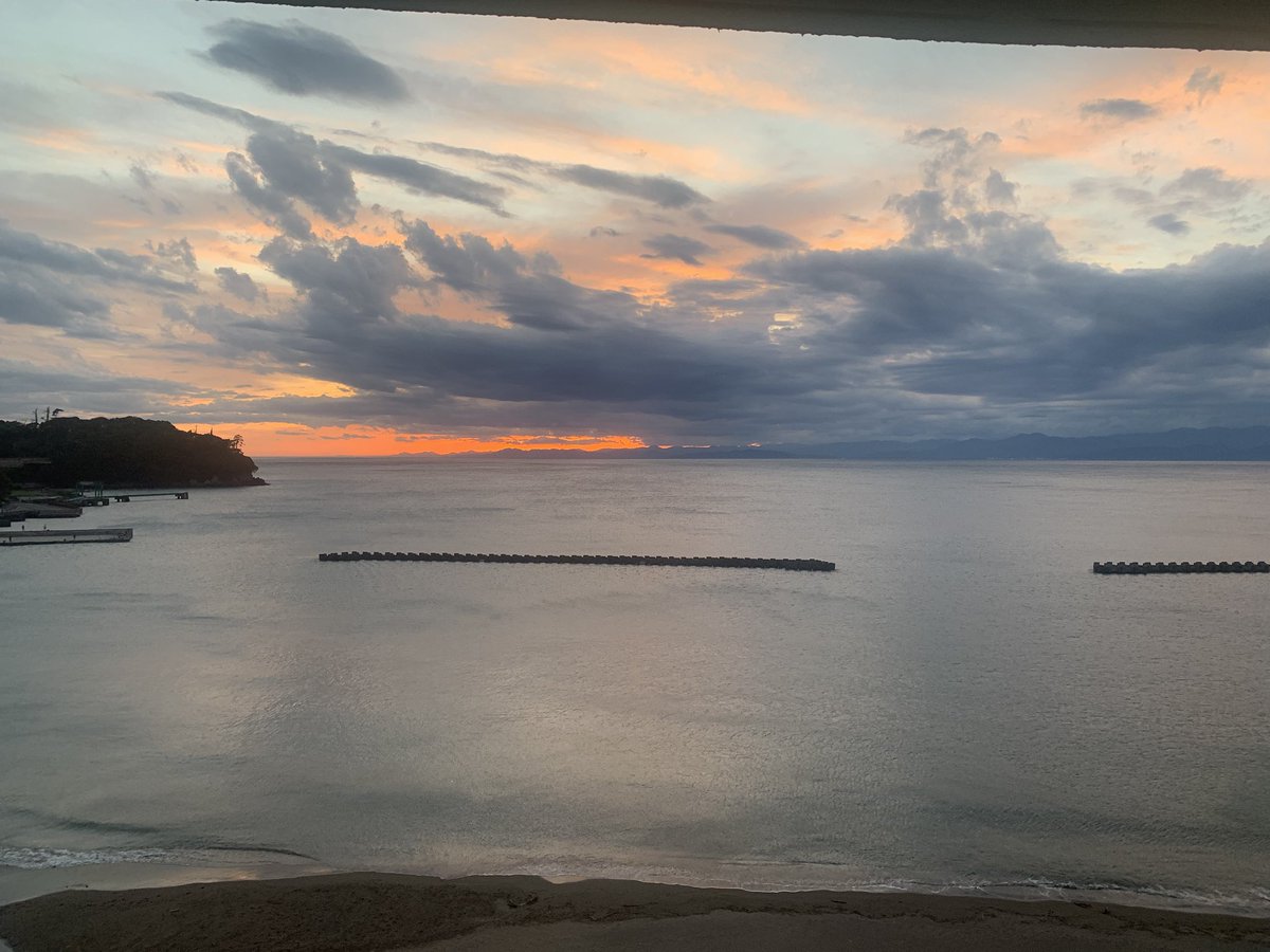 R60V0p's tweet photo. 久しぶりの旅行！夕日は雲で見れんかった… https://t.co/3kbxzFEKZQ