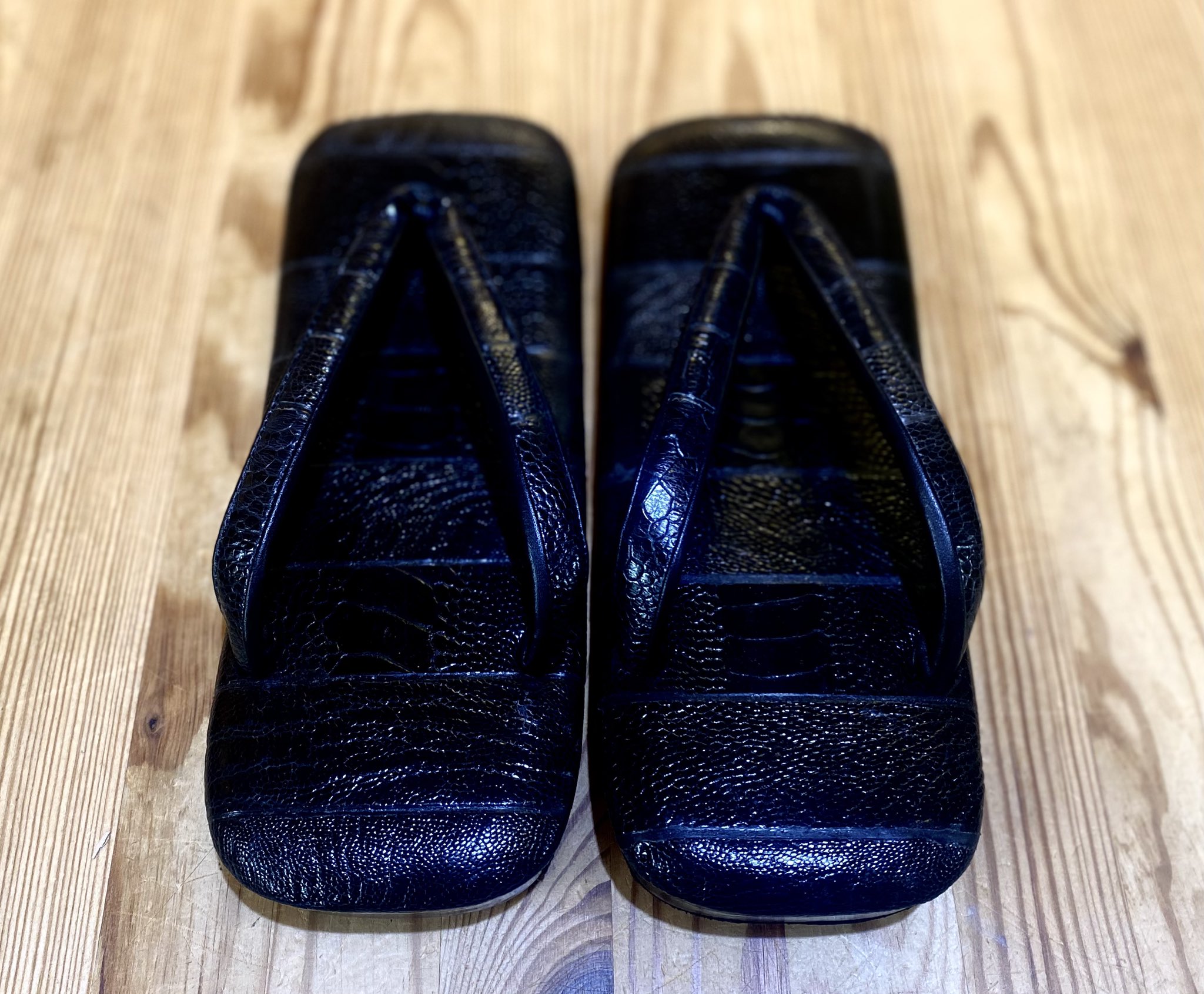 値下げします 高級オーストリッチ 雪駄  (JRAタグつき) 値下げします 高級オーストリッチ 雪駄 (JRAタグつき)